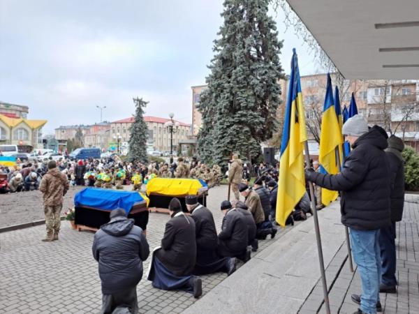 У Ковелі попрощалися з захисниками Миколою Бобром та Євгенієм Куколом24