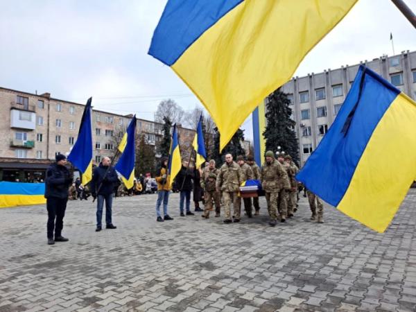 У Ковелі попрощалися з захисниками Миколою Бобром та Євгенієм Куколом29