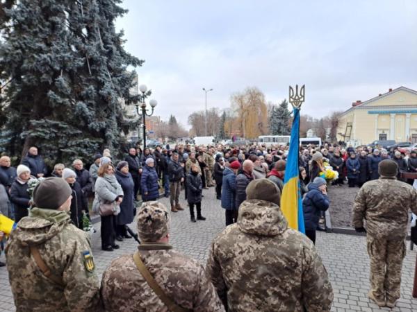 У Ковелі попрощалися з захисниками Миколою Бобром та Євгенієм Куколом15