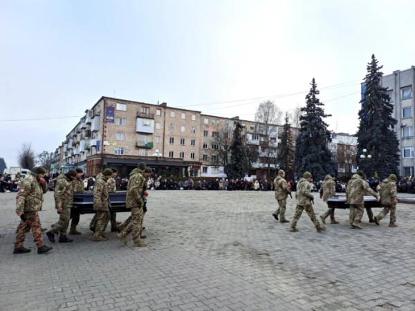 У Ковелі попрощалися з захисниками Віктором Куликом та Олександром Скоруком16