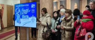 У Рівненському драмтеатрі презентували лекцію-перформанс «Мандри старого фортепіано»