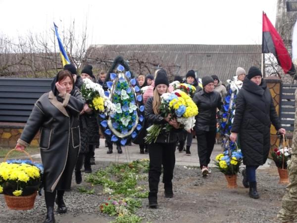 У селі Селець попрощалися з захисником Сергієм Попрійчуком11