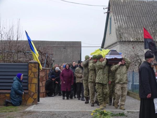 У селі Селець попрощалися з захисником Сергієм Попрійчуком13