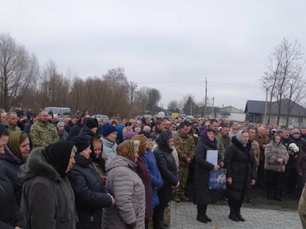 У селі Селець попрощалися з захисником Сергієм Попрійчуком25