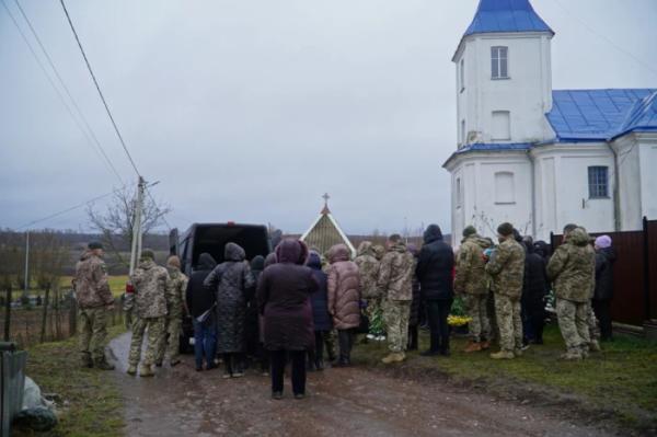 У Володимирській громаді поховали Олександра Талікова, який загинув під час обстрілу Запоріжжя13