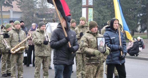 В останню дорогу провели Валерія Грибчука з Дмитрівки, якого понад рік вважали зниклим безвісти