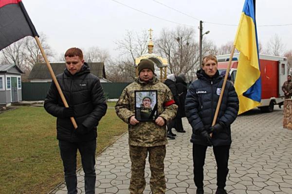 В останню дорогу провели Валерія Грибчука з Дмитрівки, якого понад рік вважали зниклим безвісти15