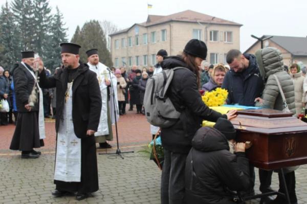 В останню дорогу провели Валерія Грибчука з Дмитрівки, якого понад рік вважали зниклим безвісти2