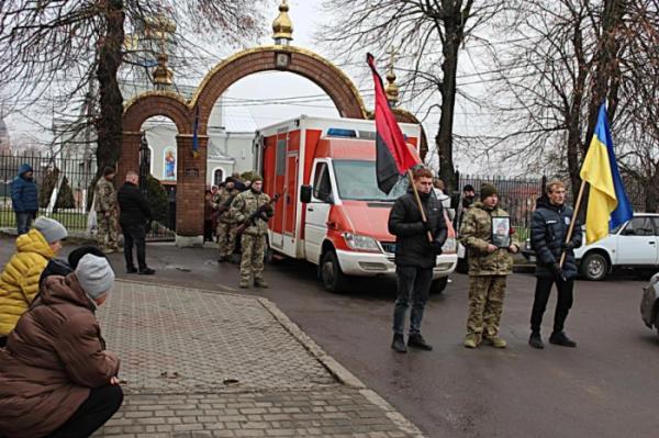 В останню дорогу провели Валерія Грибчука з Дмитрівки, якого понад рік вважали зниклим безвісти16