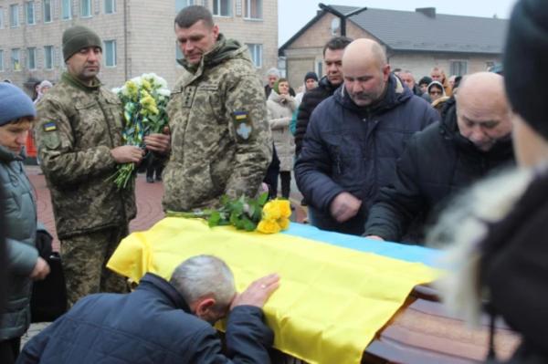 В останню дорогу провели Валерія Грибчука з Дмитрівки, якого понад рік вважали зниклим безвісти6