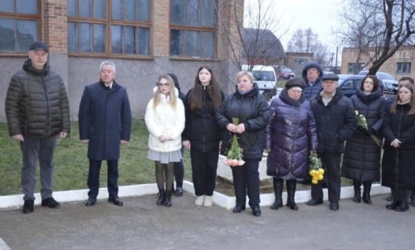 В Острозі відкрили меморіальну дошку загиблому воїнові Андрієві Лозюкові1