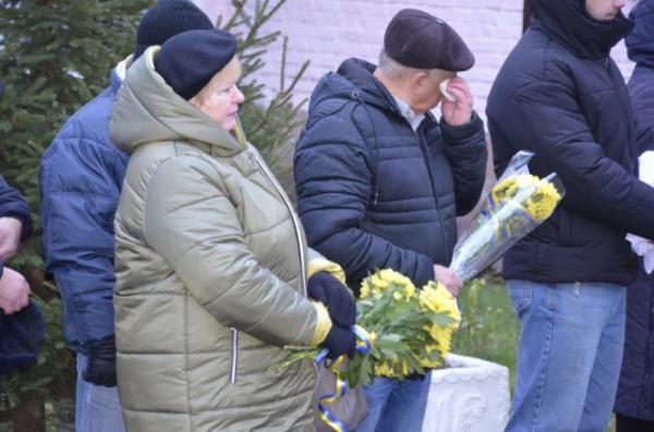 В Острозі відкрили меморіальну дошку загиблому воїнові Андрієві Лозюкові8