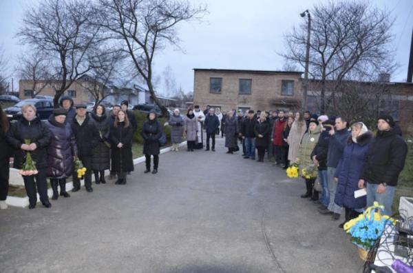 В Острозі відкрили меморіальну дошку загиблому воїнові Андрієві Лозюкові4