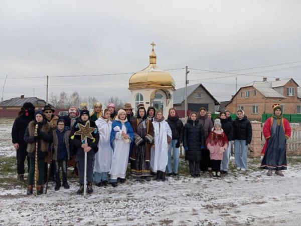 Жителі Лопатинської громади колядками збирали гроші для ЗСУ2