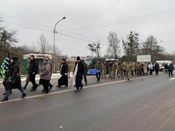 Додому назавжди повернувся загиблий військовий Сергій Бубела з Шацької громади3