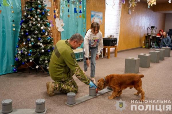 Кінологи поліції Закарпаття навідалися до дітей, які постраждали унаслідок війни4