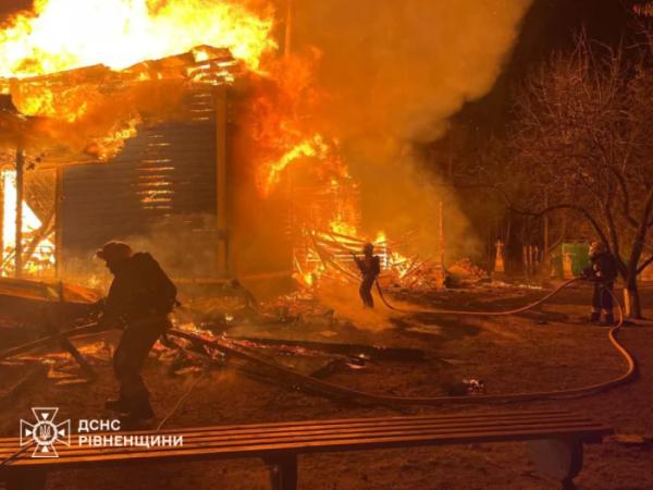 Масштабна пожежа на Сарненщині: згоріла дерев'яна церква10