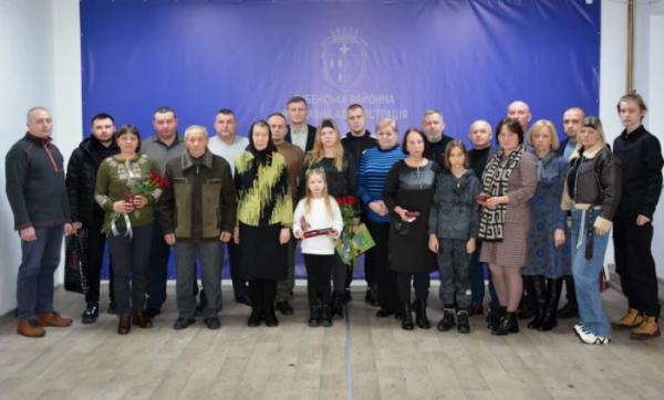 На Дубенщині родинам загиблих воїнів вручили Президентські нагороди9