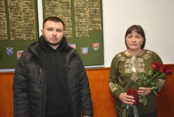 На Дубенщині родинам загиблих воїнів вручили Президентські нагороди11