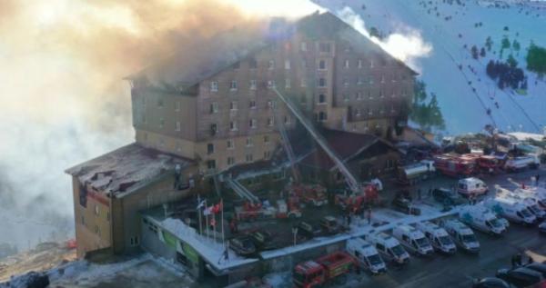 У Туреччині на гірськолижному курорті сталася пожежа. Фото: Getty Images