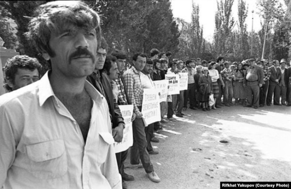 Акція протесту кримських татар у Судаку. 1990. Фото Ріфхата Якупова
