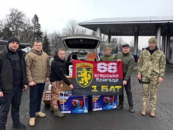 Нововолинська громада передали необхідне обладнання для військових6