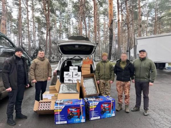 Нововолинська громада передали необхідне обладнання для військових2