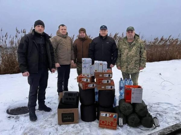 Нововолинська громада передали необхідне обладнання для військових3