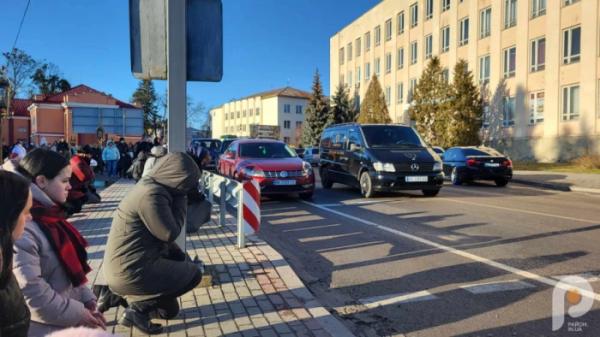 Острог попрощався з 26-річним захисником Назаром Мозолем2