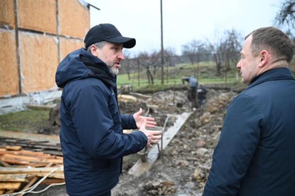 У Кам'янській громаді для багатодітних сімей ВПО будують комфортне житло