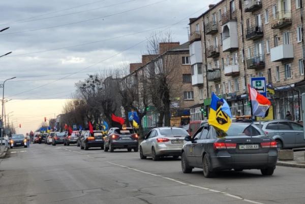 У Ковелі близько 100 автівок проїхали на підтримку військовополонених10