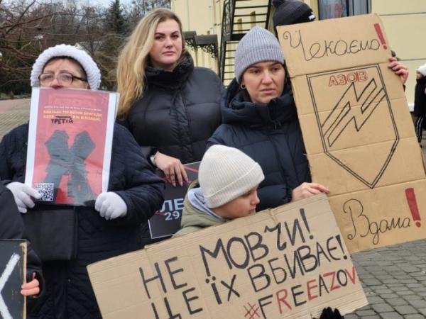 У Ковелі близько 100 автівок проїхали на підтримку військовополонених18