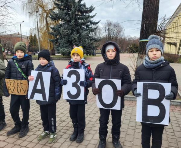 У Ковелі близько 100 автівок проїхали на підтримку військовополонених7