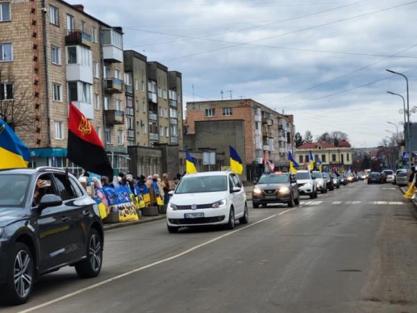 У Ковелі близько 100 автівок проїхали на підтримку військовополонених8