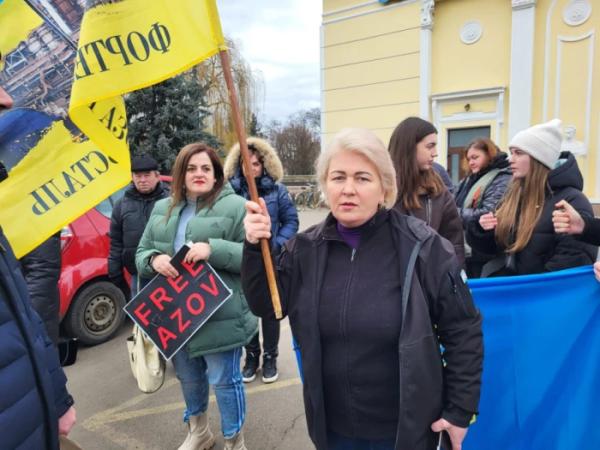 У Ковелі близько 100 автівок проїхали на підтримку військовополонених17