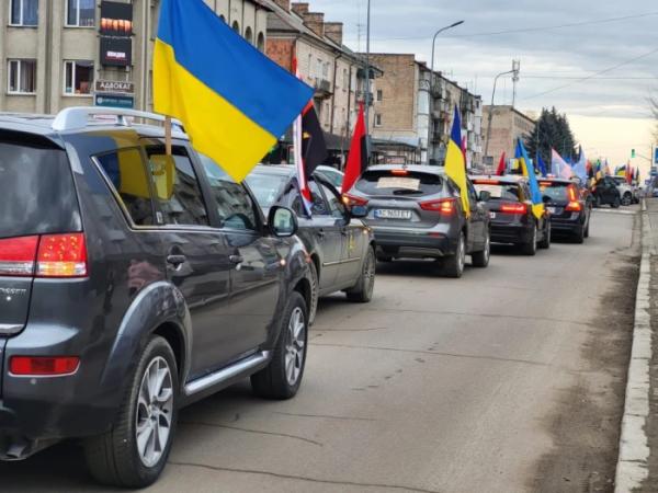 У Ковелі близько 100 автівок проїхали на підтримку військовополонених14