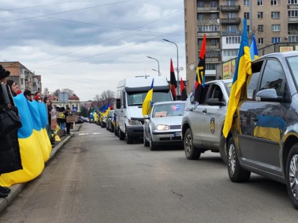 У Ковелі близько 100 автівок проїхали на підтримку військовополонених15