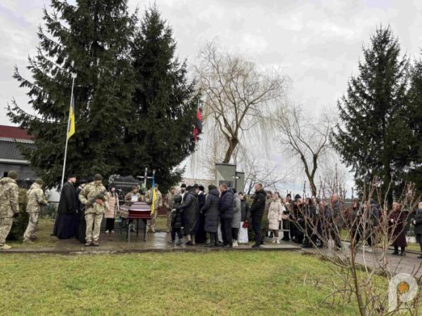 У Люблинецькій громаді попрощалися з захисником Олександром Савлуком5