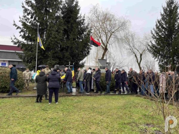 У Люблинецькій громаді попрощалися з захисником Олександром Савлуком9