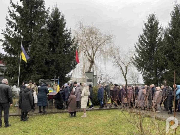 У Люблинецькій громаді попрощалися з захисником Олександром Савлуком8