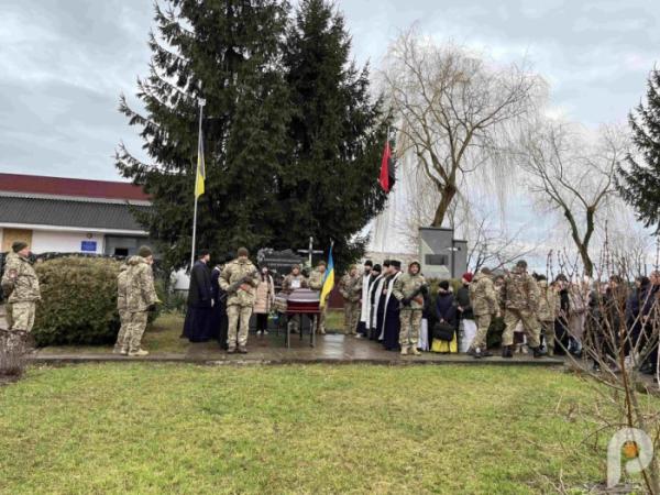 У Люблинецькій громаді попрощалися з захисником Олександром Савлуком3