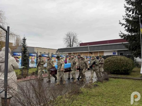 У Люблинецькій громаді попрощалися з захисником Олександром Савлуком10