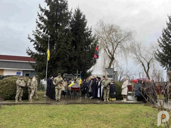 У Люблинецькій громаді попрощалися з захисником Олександром Савлуком6