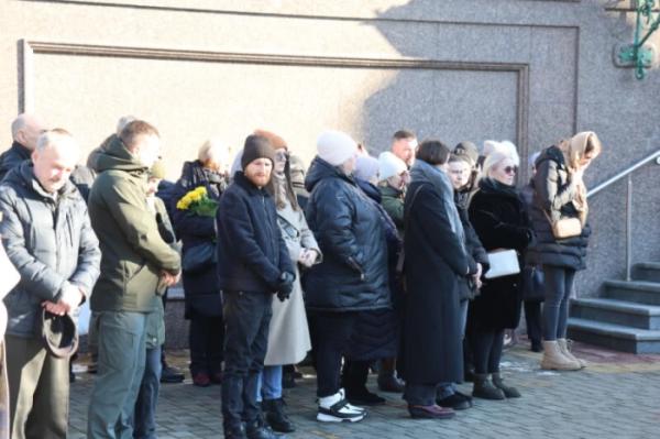 У Луцьку в останню дорогу провели двох захисників11