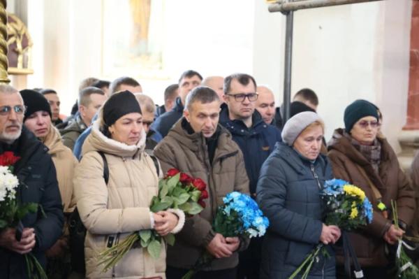 У Луцьку в останню дорогу провели двох захисників6