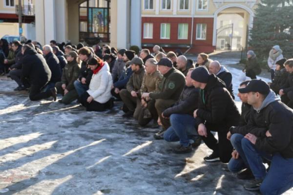 У Луцьку в останню дорогу провели двох захисників12