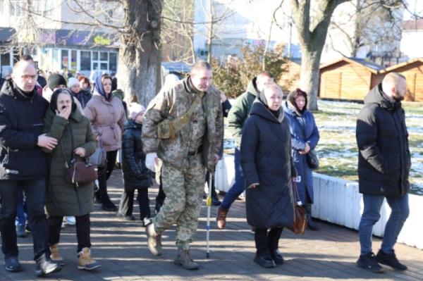 У Луцьку в останню дорогу провели двох захисників14