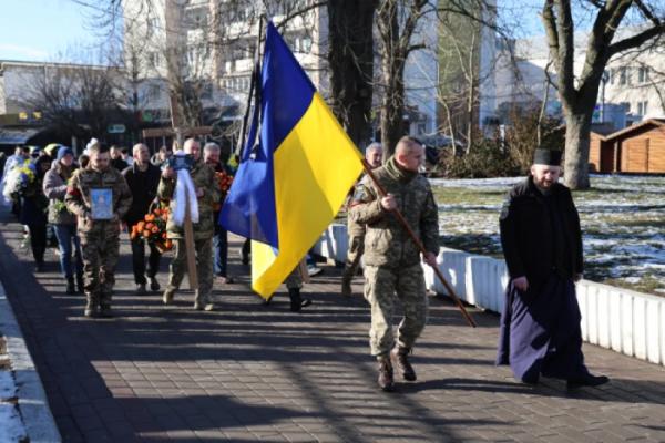 У Луцьку в останню дорогу провели двох захисників8