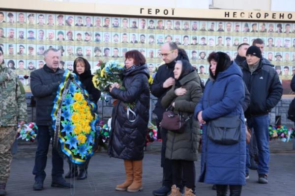 У Луцьку в останню дорогу провели двох захисників16