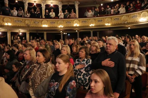 У Львівській опері діти та зірки встановили рекорд України з наймасштабнішого виконання пісні «Україні Слава»4